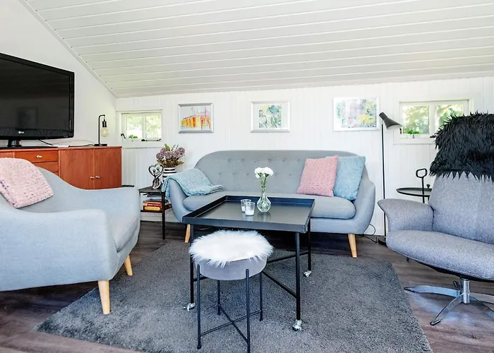 4 Person In Hovborg-by Traum *