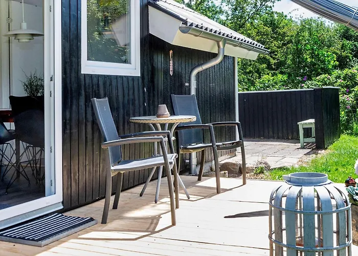 4 Person In Hovborg-by Traum *